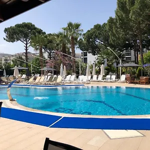 Aparthotel Opus ***